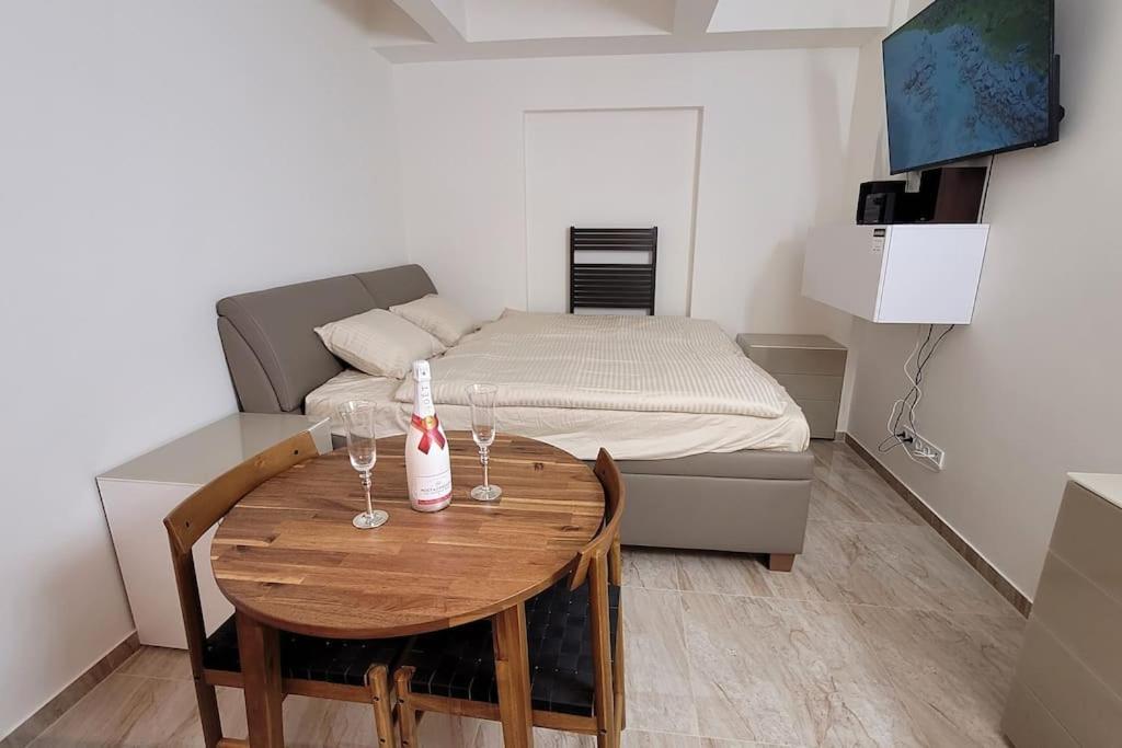 Luxusni Apartman Nedaleko Centra Praha Bagian luar foto